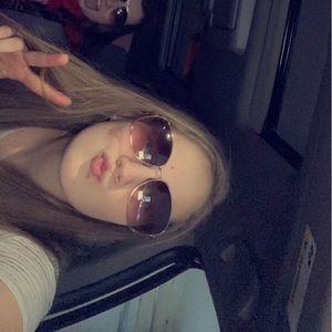 Meet your Posher, Carlee